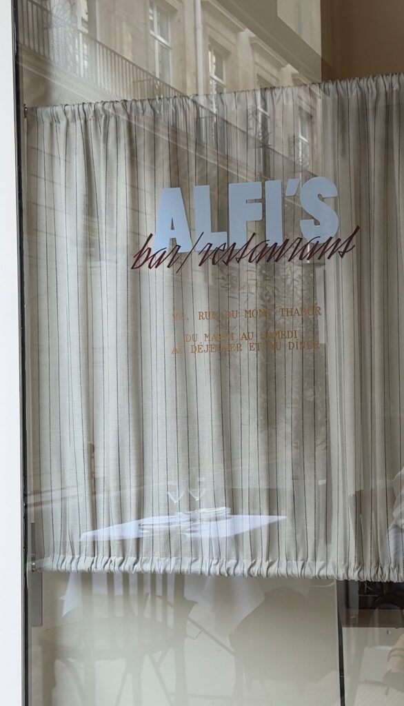Alfi’s Paris table setting and restaurant details